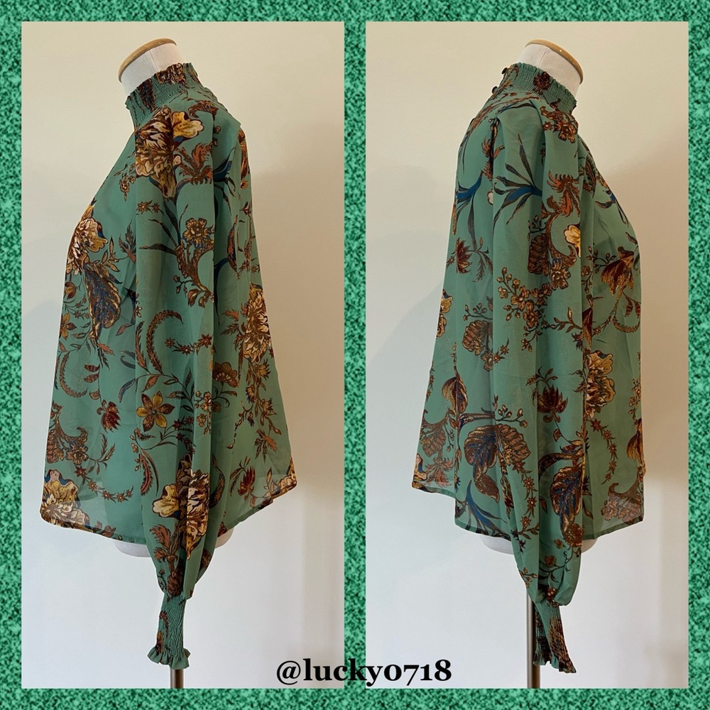 Vici Flying Tomato NWOT Boho Chiffon Smocked Mock Neck Sage Floral Top Sz S - Picture 4 of 8